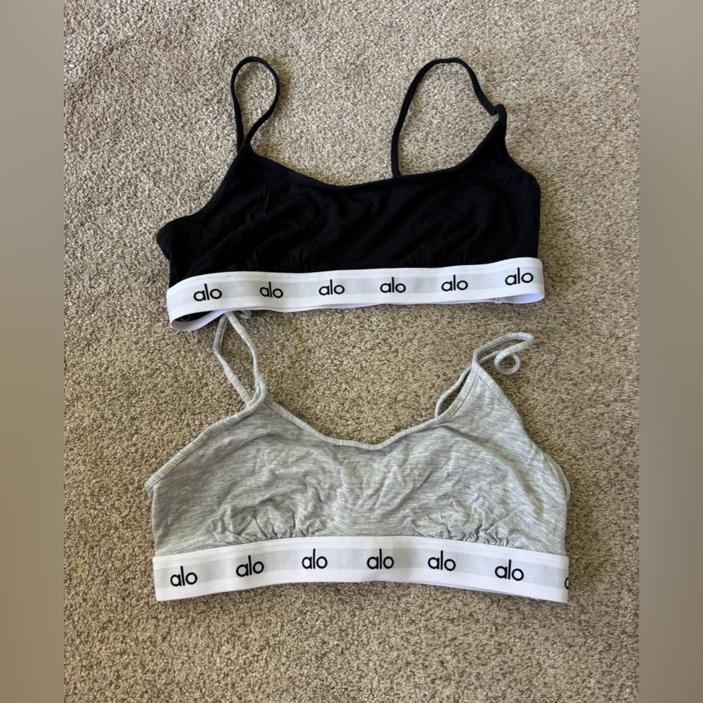 ALO Yoga Women's Black and Gray Sports Bras
